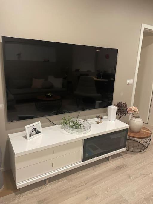 Beautiful Apartment Near Airport Njarthvik Dış mekan fotoğraf